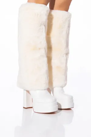 AZALEA WANG COCO FUR FOLD OVER BOOT IN WHITE