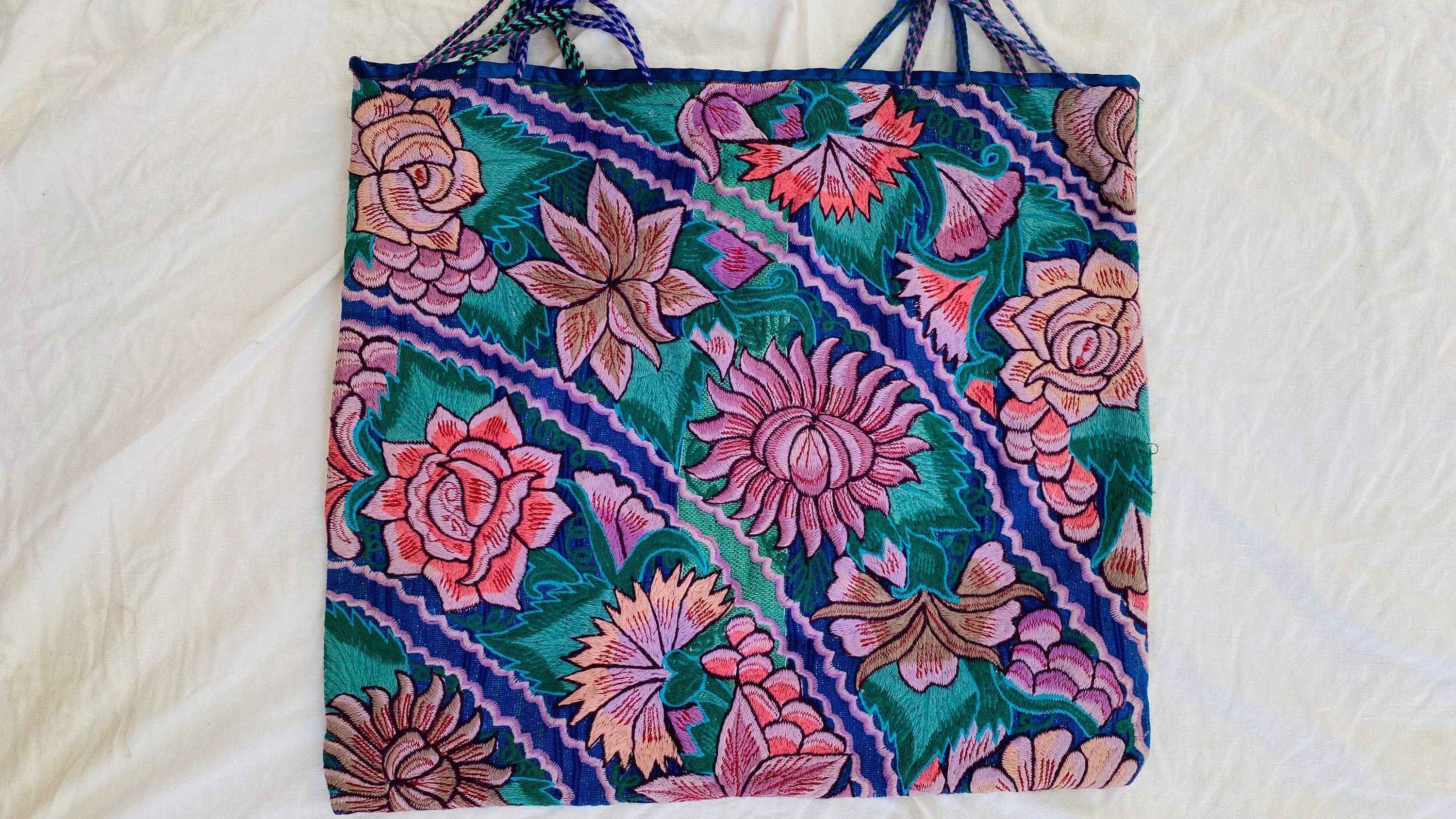 Embroidered Bag. Zincantan. Repurposed