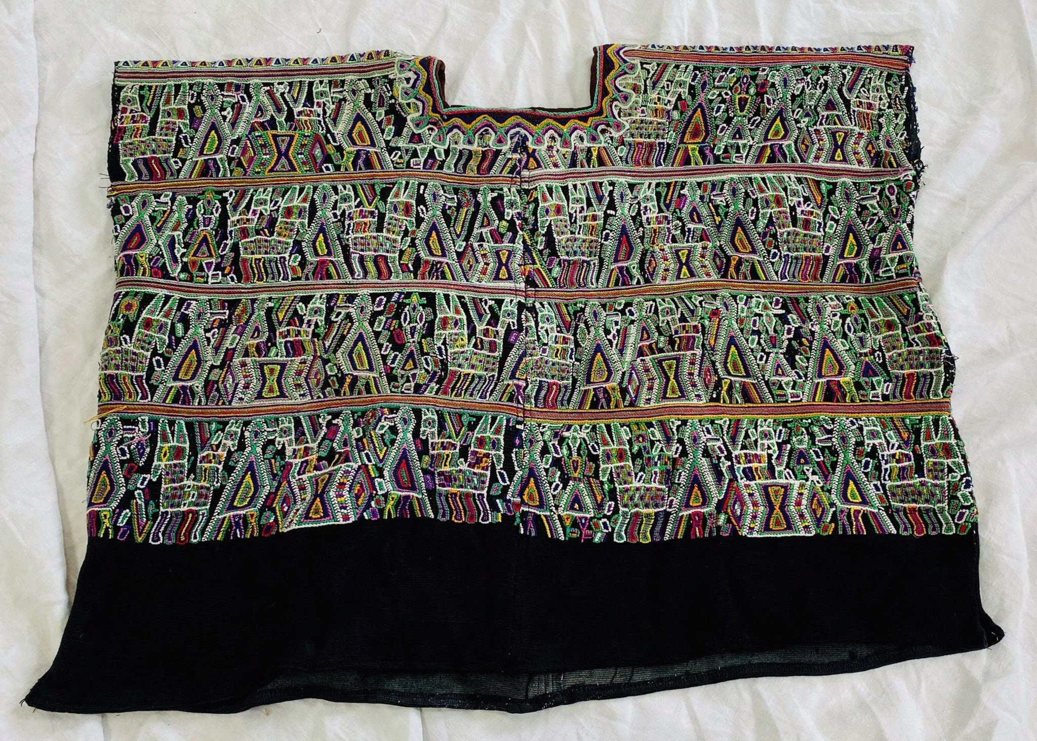 Fine Guatemalan Huipil. Nebaj.