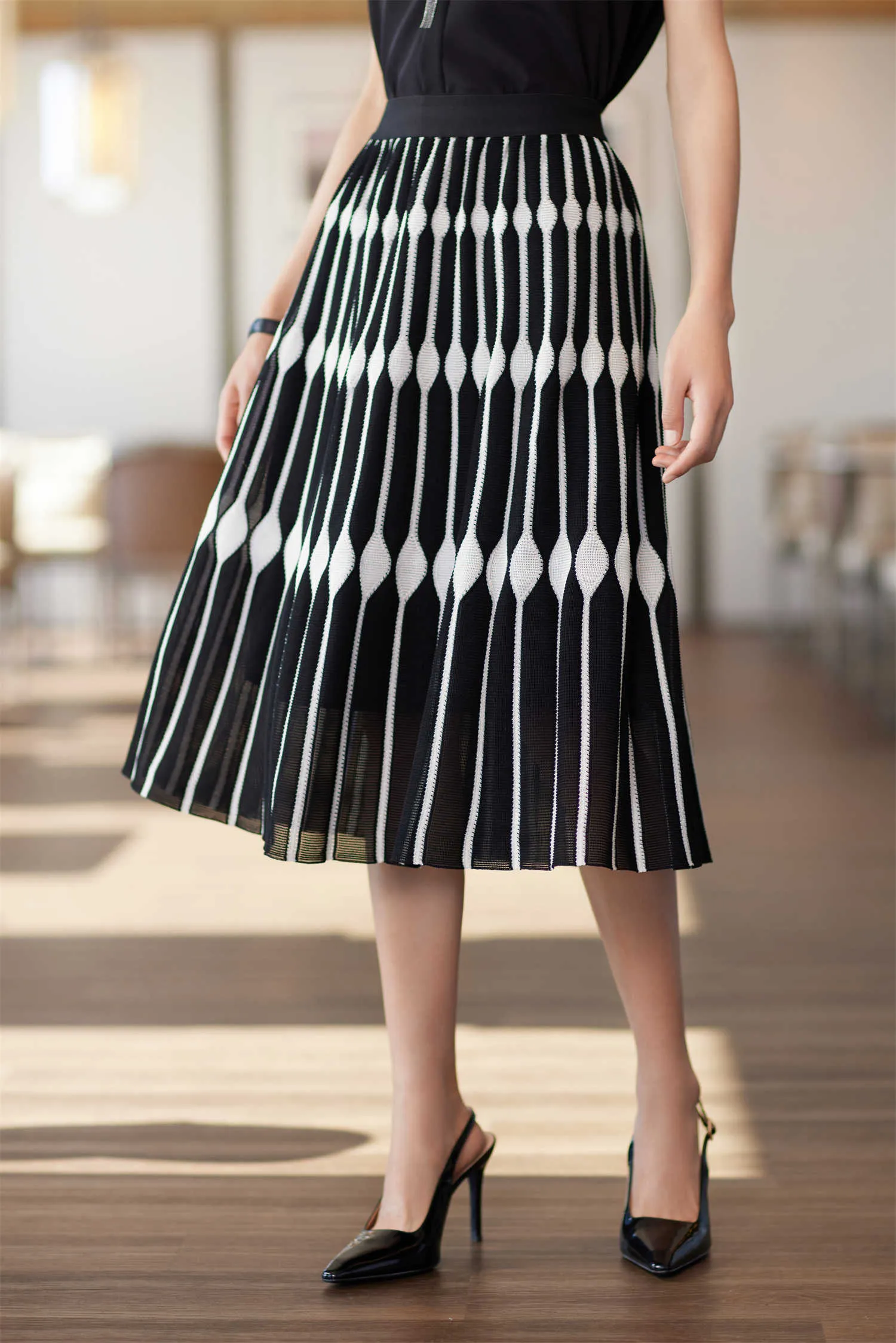 YAYING Hollowed-out Embossed Texture Skirt